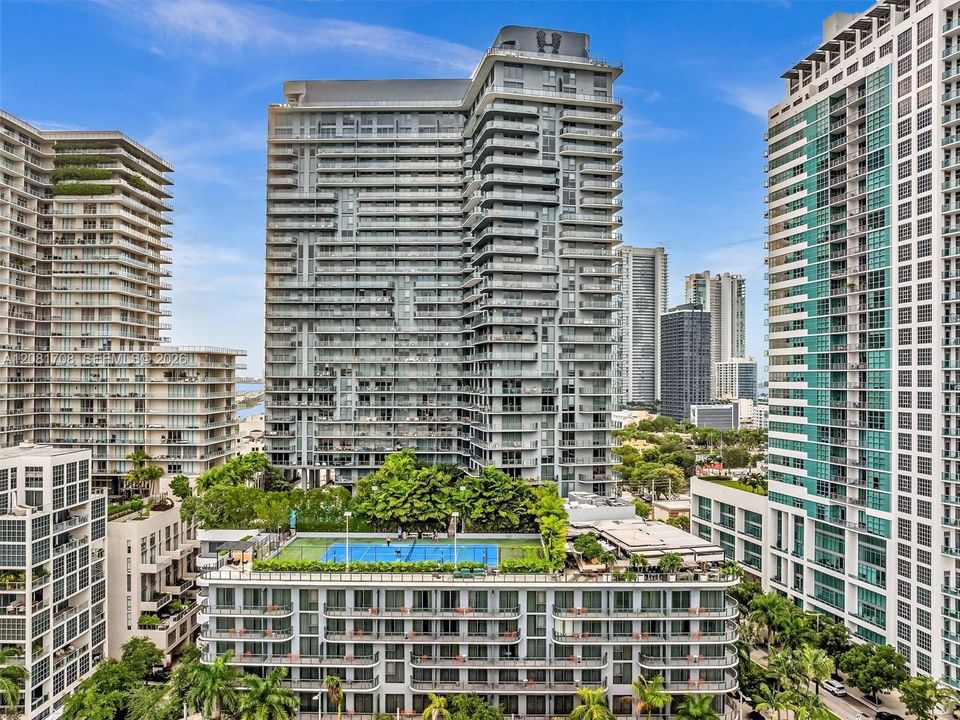 В аренду: $4,950 (2 спален, 2 ванн, 1045 Квадратных фут)