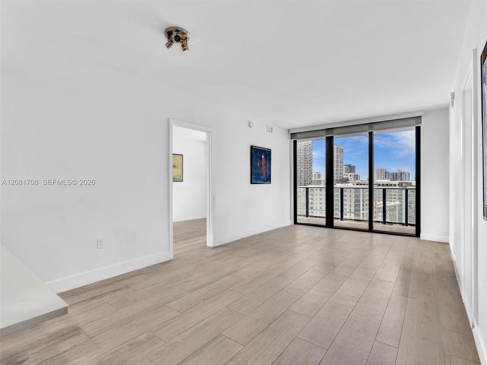 В аренду: $4,950 (2 спален, 2 ванн, 1045 Квадратных фут)
