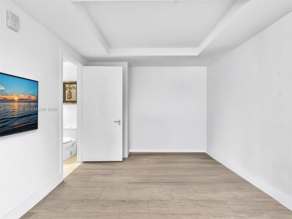 В аренду: $4,950 (2 спален, 2 ванн, 1045 Квадратных фут)