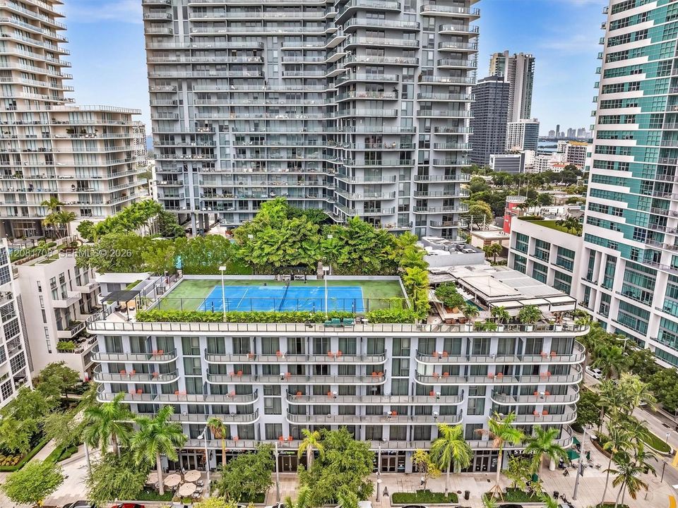 В аренду: $4,950 (2 спален, 2 ванн, 1045 Квадратных фут)
