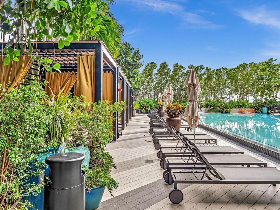 В аренду: $4,950 (2 спален, 2 ванн, 1045 Квадратных фут)