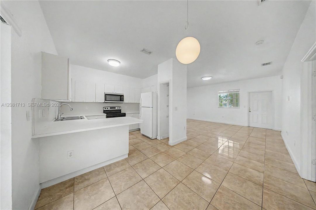 For Sale: $239,900 (2 beds, 2 baths, 1048 Square Feet)