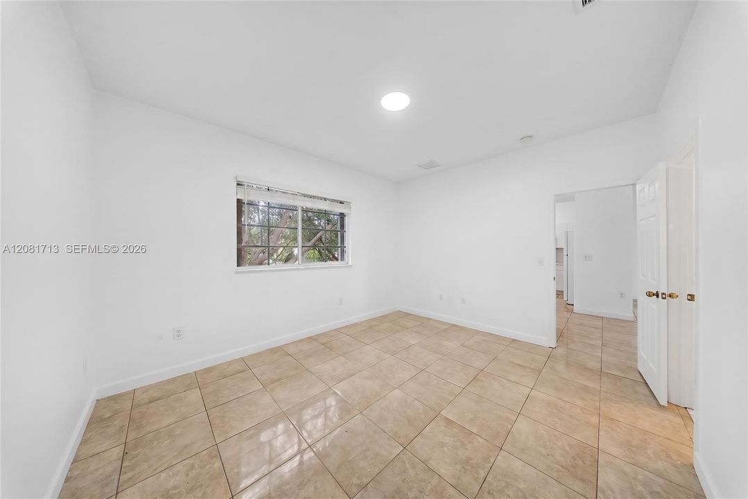 For Sale: $239,900 (2 beds, 2 baths, 1048 Square Feet)