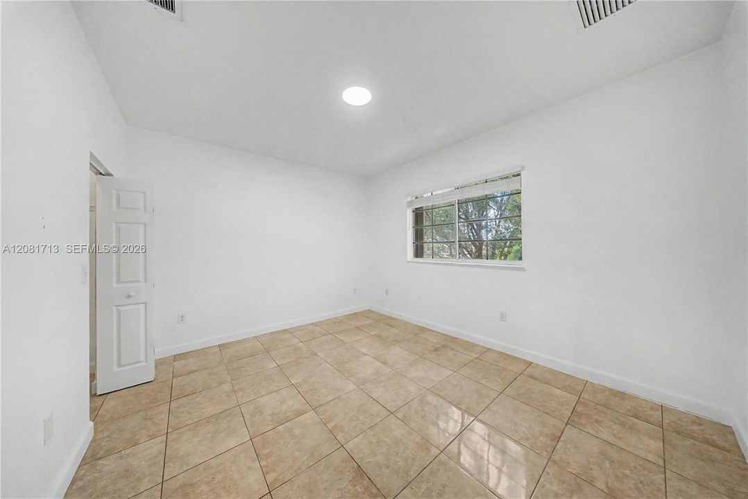 For Sale: $239,900 (2 beds, 2 baths, 1048 Square Feet)
