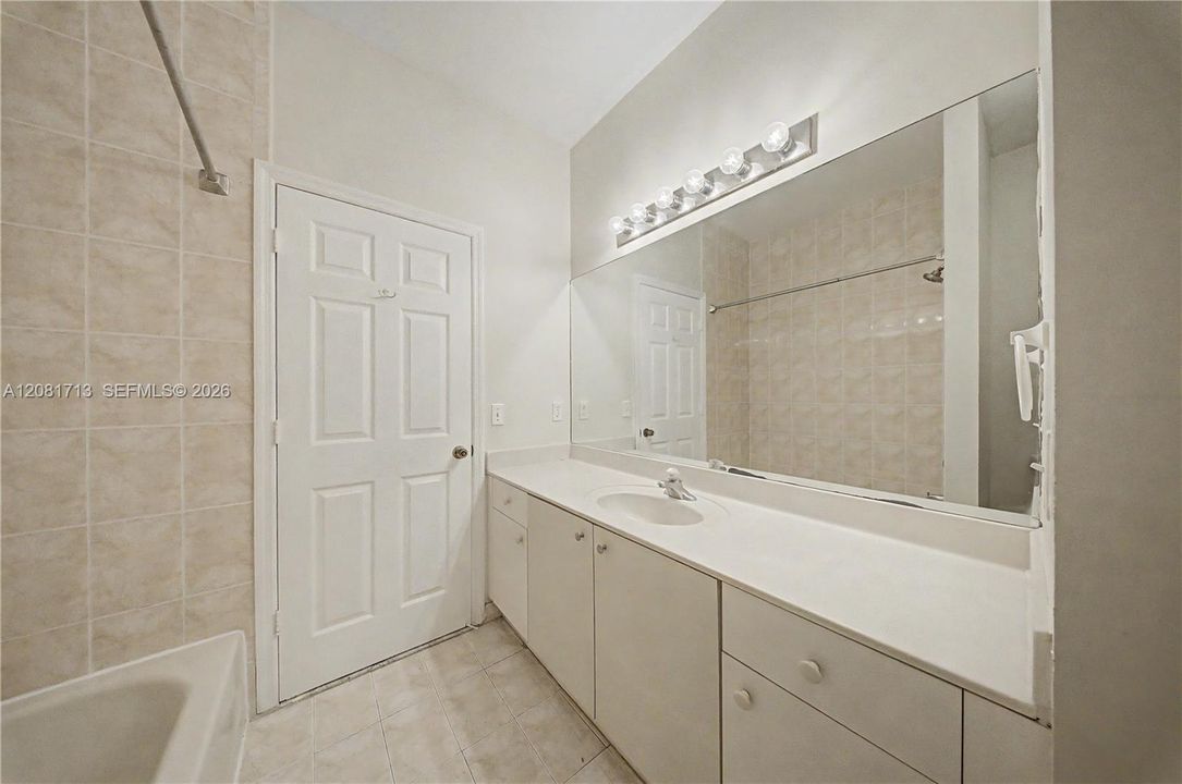 For Sale: $239,900 (2 beds, 2 baths, 1048 Square Feet)