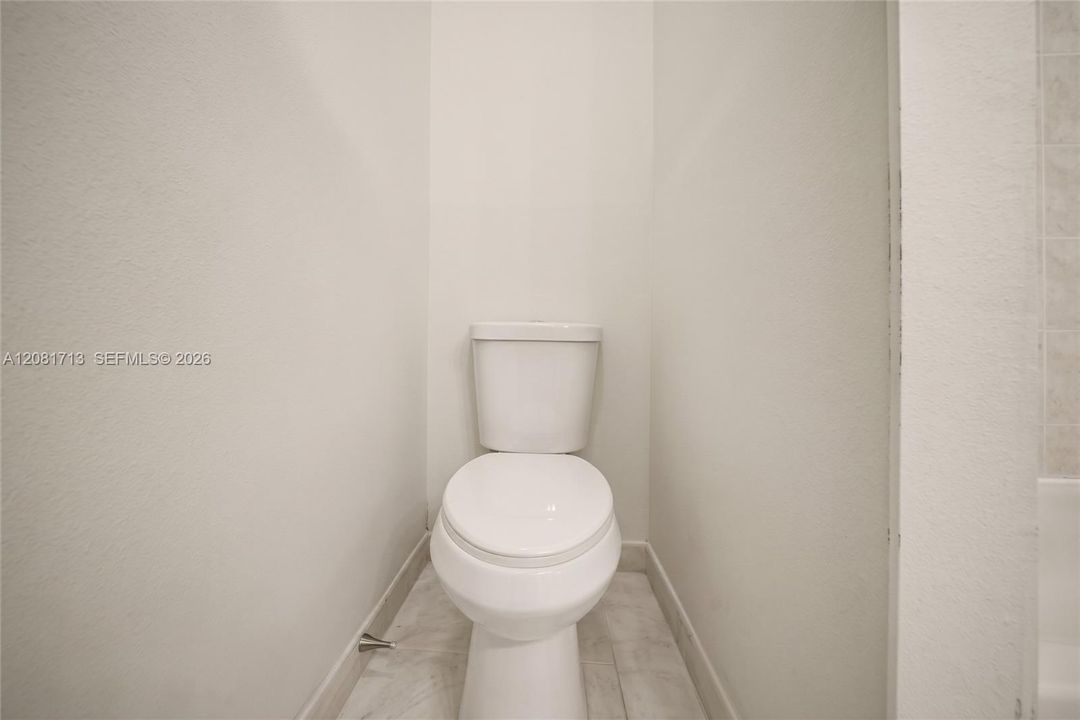 For Sale: $239,900 (2 beds, 2 baths, 1048 Square Feet)
