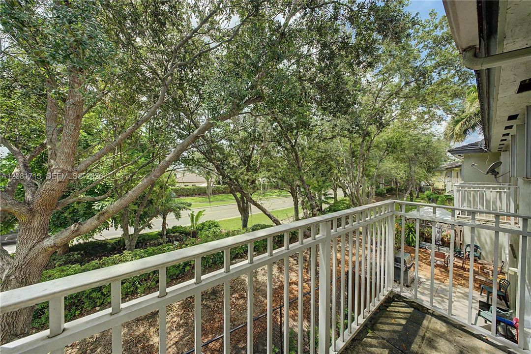 For Sale: $239,900 (2 beds, 2 baths, 1048 Square Feet)