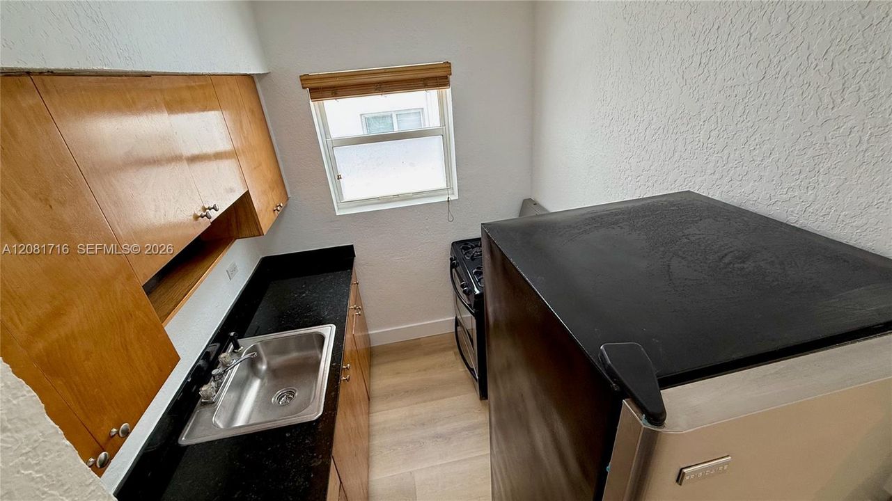 For Sale: $349,000 (1 beds, 1 baths, 592 Square Feet)