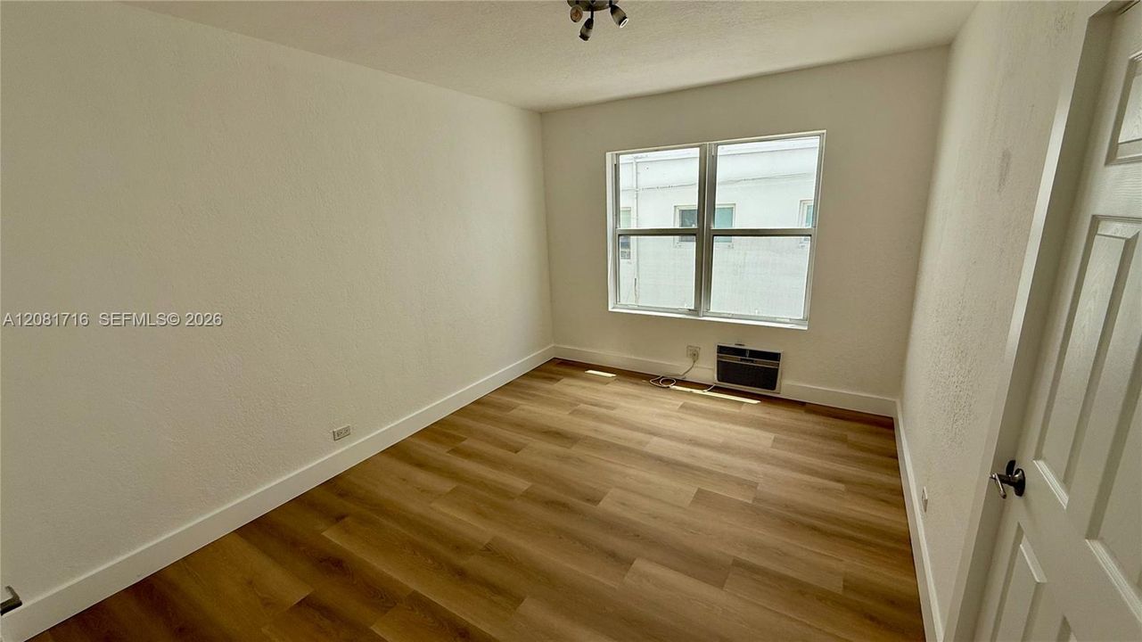 For Sale: $349,000 (1 beds, 1 baths, 592 Square Feet)