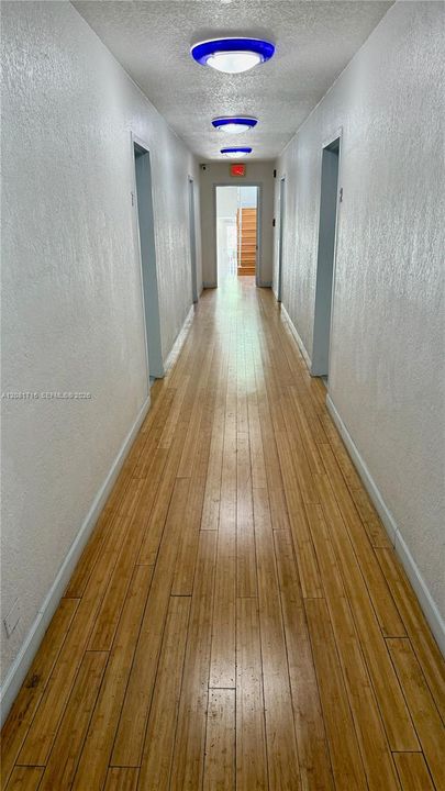 For Sale: $349,000 (1 beds, 1 baths, 592 Square Feet)