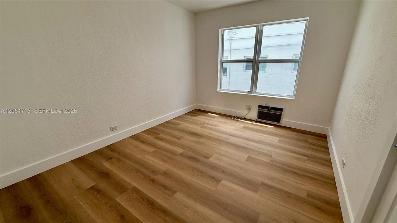 For Sale: $349,000 (1 beds, 1 baths, 592 Square Feet)