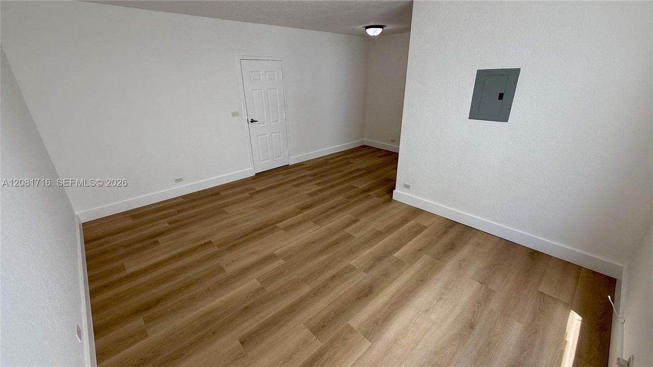For Sale: $349,000 (1 beds, 1 baths, 592 Square Feet)