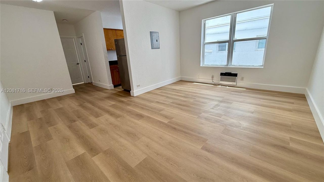 For Sale: $349,000 (1 beds, 1 baths, 592 Square Feet)