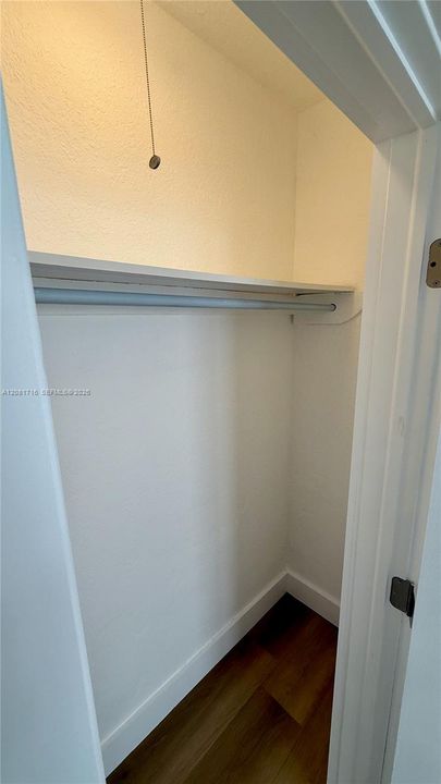 For Sale: $349,000 (1 beds, 1 baths, 592 Square Feet)