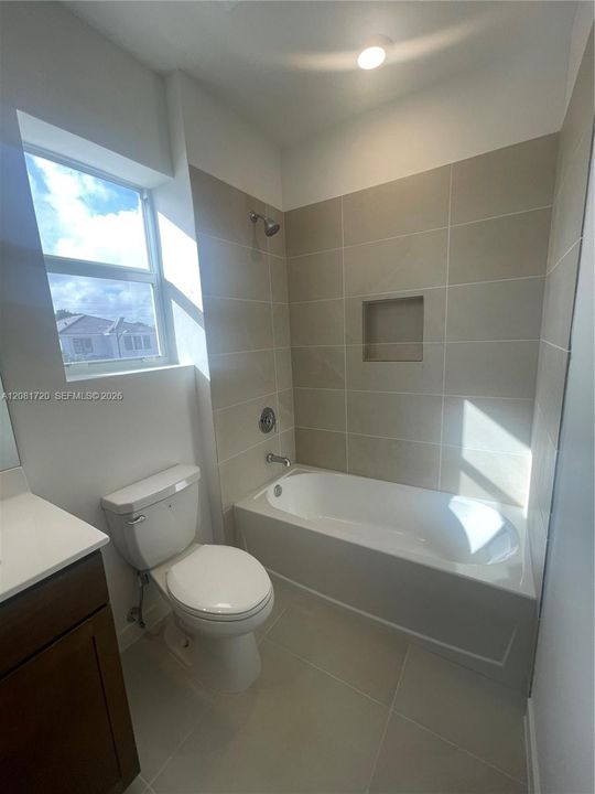 В аренду: $3,600 (4 спален, 3 ванн, 2002 Квадратных фут)