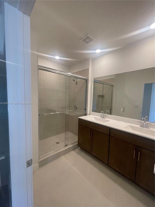 В аренду: $3,600 (4 спален, 3 ванн, 2002 Квадратных фут)