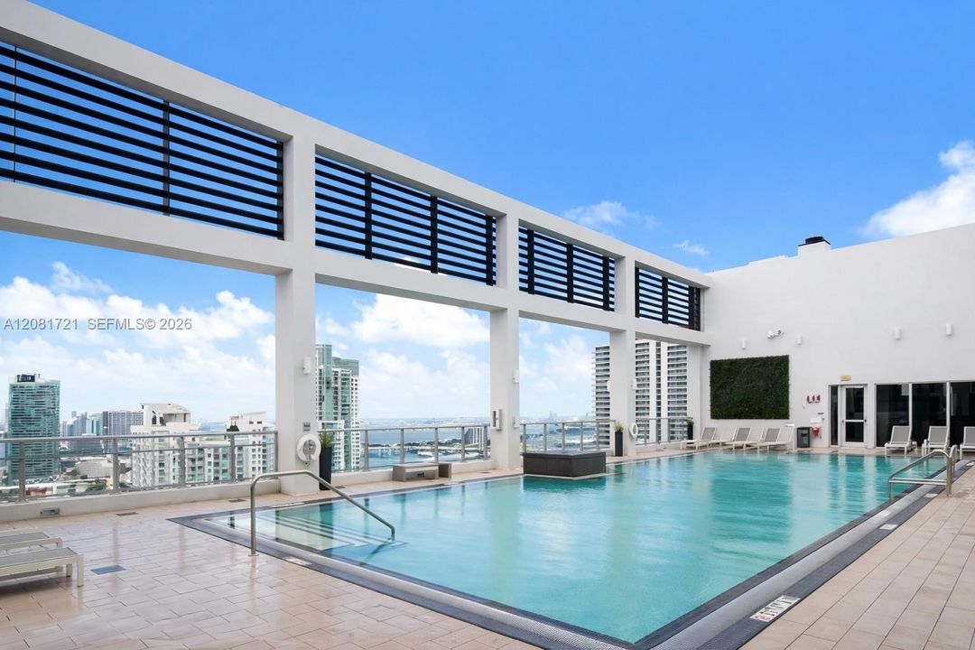 For Sale: $529,500 (2 beds, 2 baths, 977 Square Feet)