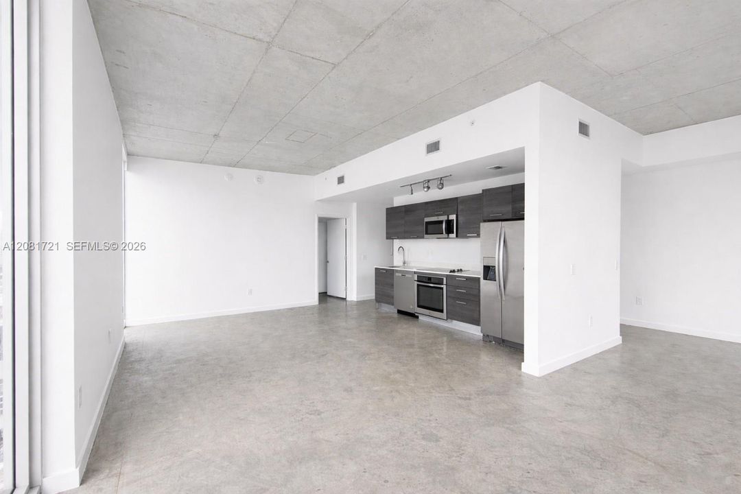 For Sale: $529,500 (2 beds, 2 baths, 977 Square Feet)