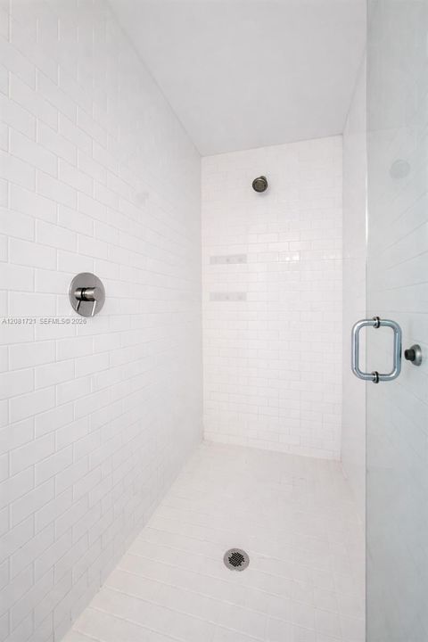 For Sale: $529,500 (2 beds, 2 baths, 977 Square Feet)
