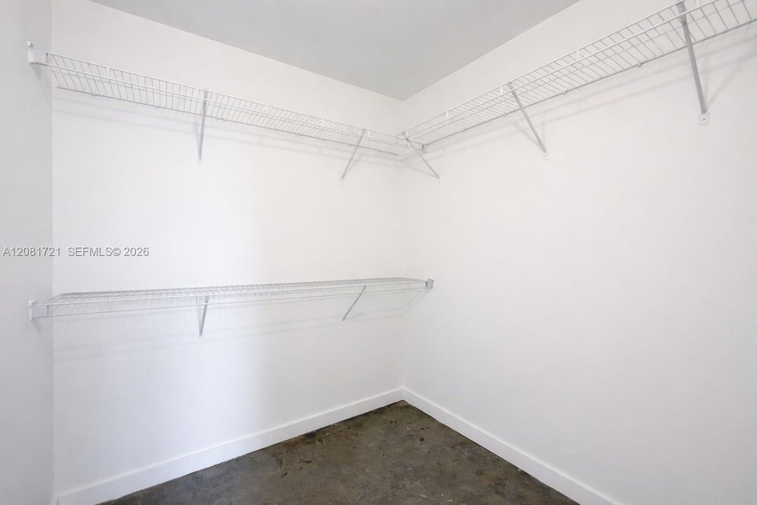 For Sale: $529,500 (2 beds, 2 baths, 977 Square Feet)