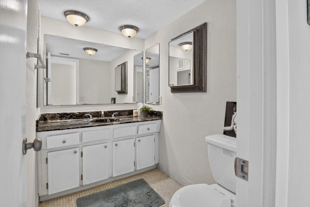 22-4140-NW-44th-Ave-22-