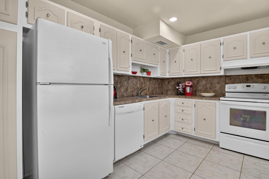 9-4140-NW-44th-Ave-9-