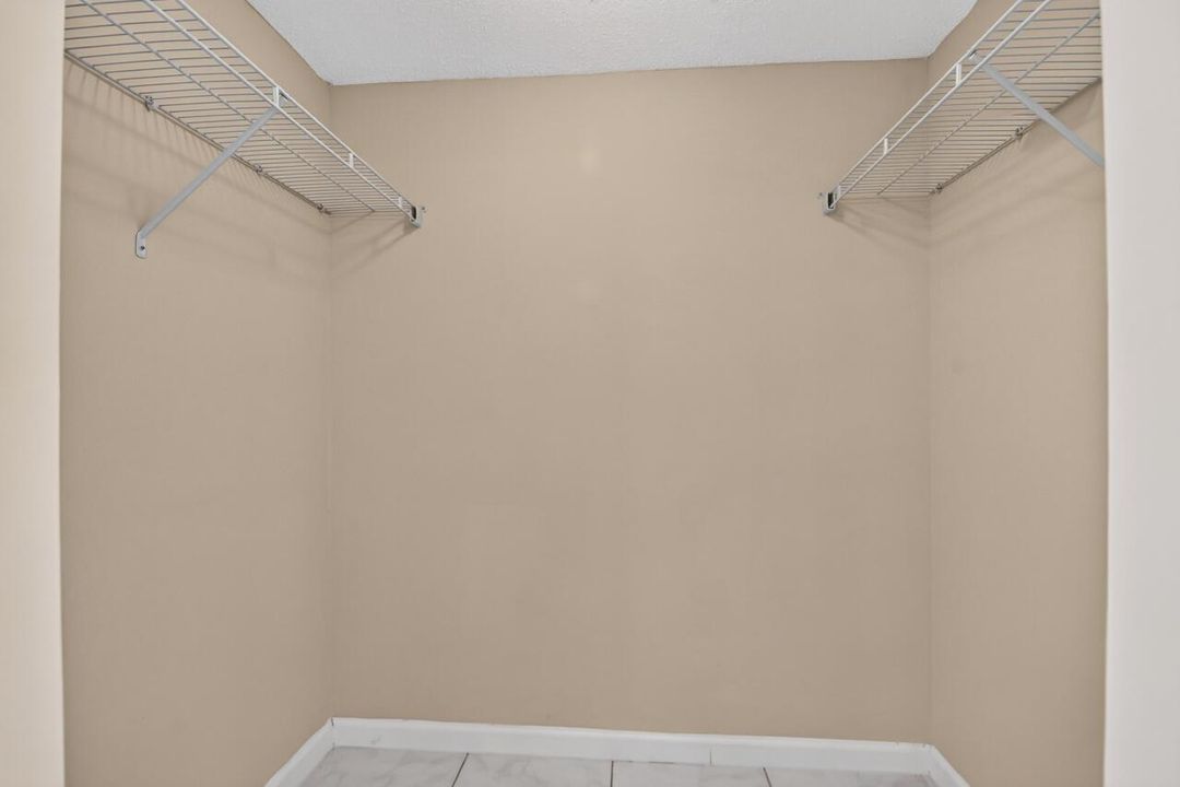 33-4140-NW-44th-Ave-33-