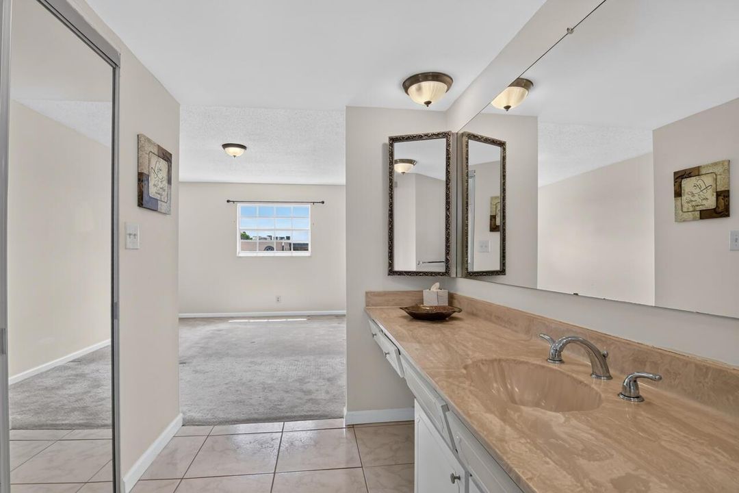 35-4140-NW-44th-Ave-35-