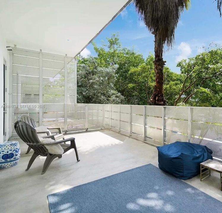 For Rent: $4,650 (2 beds, 2 baths, 1025 Square Feet)