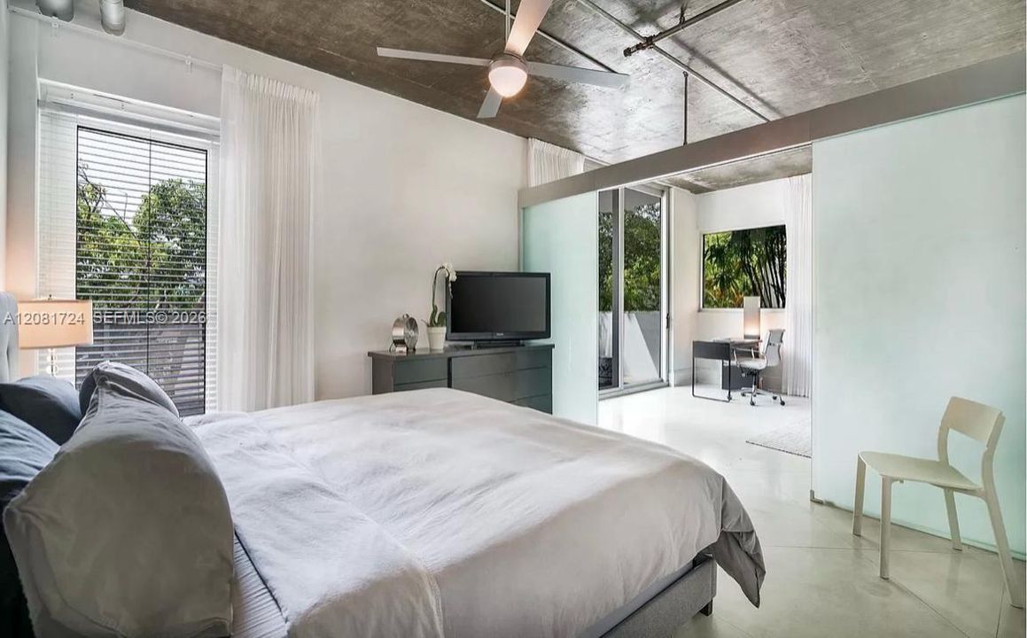 For Rent: $4,650 (2 beds, 2 baths, 1025 Square Feet)