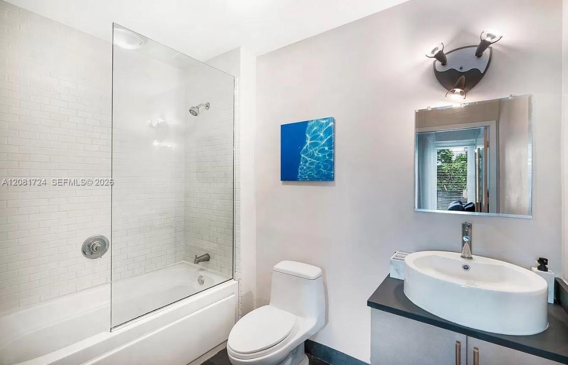 For Rent: $4,650 (2 beds, 2 baths, 1025 Square Feet)