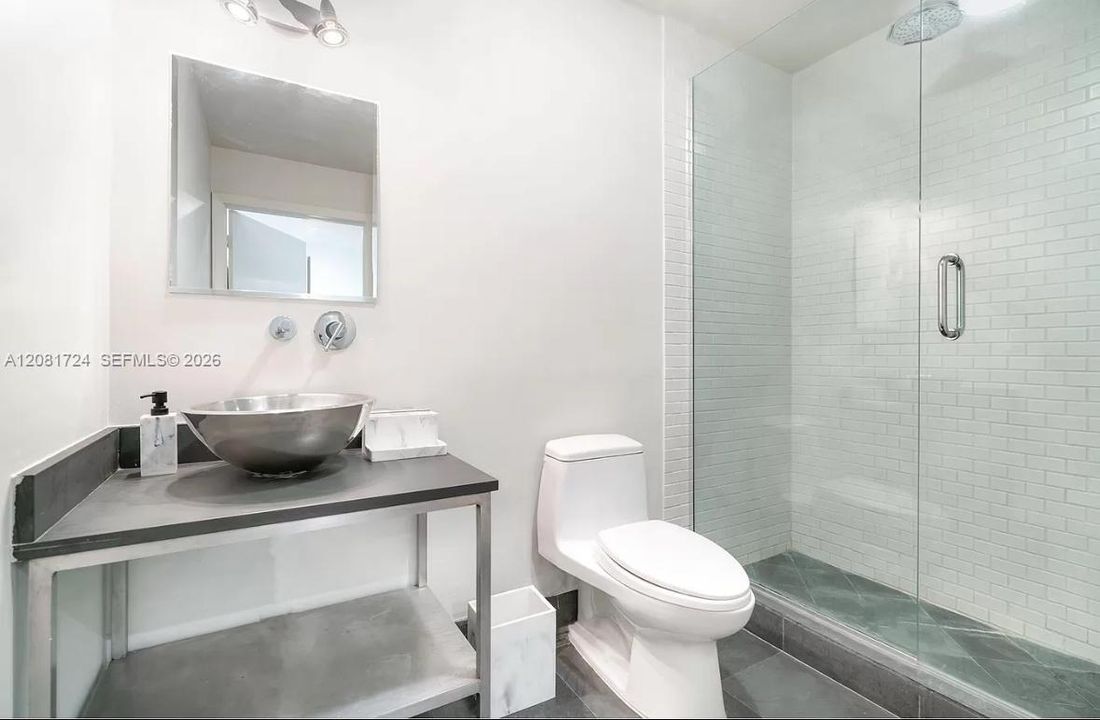 For Rent: $4,650 (2 beds, 2 baths, 1025 Square Feet)