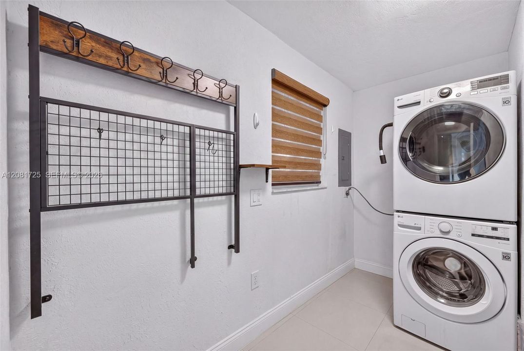 En Venta: $485,000 (3 camas, 2 baños, 1606 Pies cuadrados)