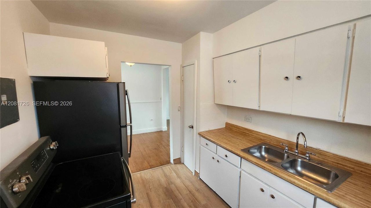 В аренду: $2,300 (2 спален, 1 ванн, 909 Квадратных фут)
