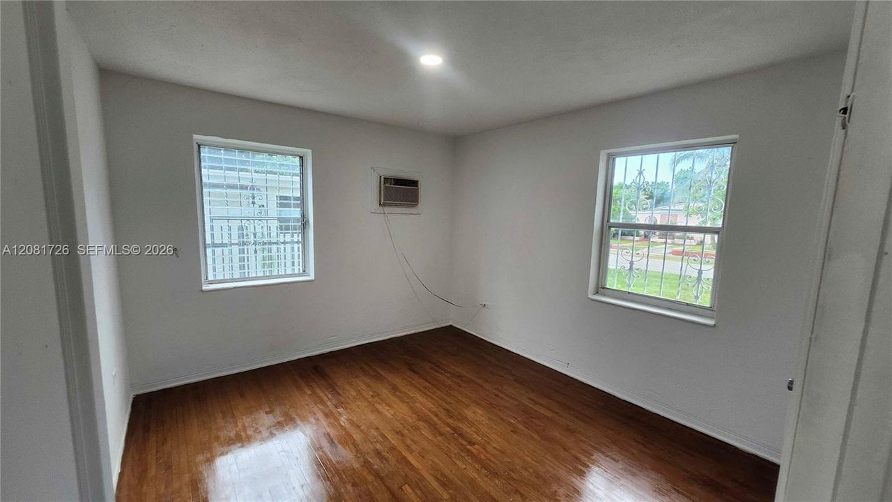 В аренду: $2,300 (2 спален, 1 ванн, 909 Квадратных фут)