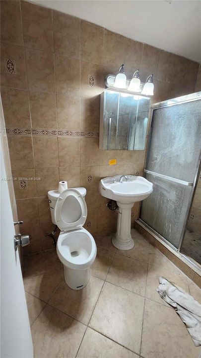 В аренду: $2,300 (2 спален, 1 ванн, 909 Квадратных фут)
