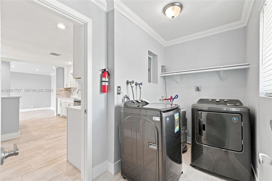 На продажу: $429,000 (2 спален, 2 ванн, 1579 Квадратных фут)