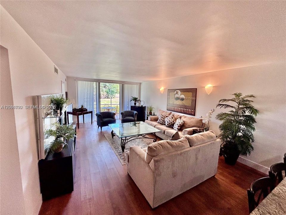 В аренду: $2,500 (2 спален, 2 ванн, 1064 Квадратных фут)