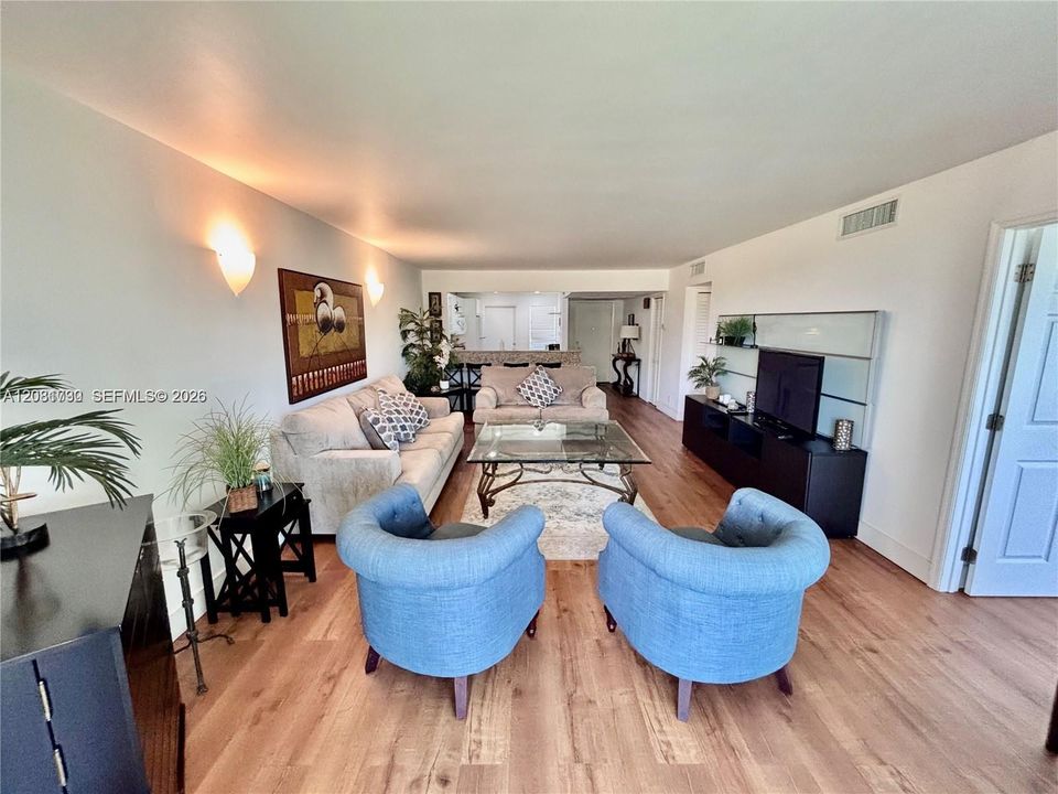 В аренду: $2,500 (2 спален, 2 ванн, 1064 Квадратных фут)