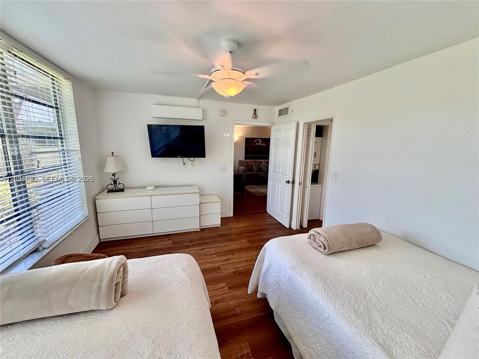В аренду: $2,500 (2 спален, 2 ванн, 1064 Квадратных фут)