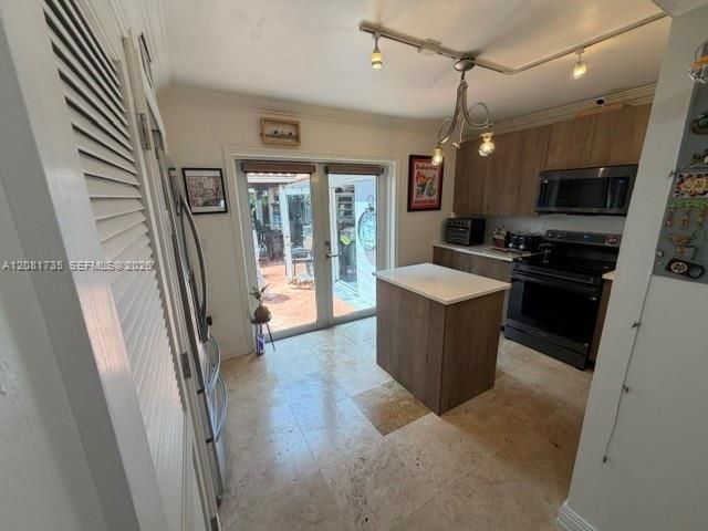 For Sale: $444,000 (2 beds, 2 baths, 1150 Square Feet)