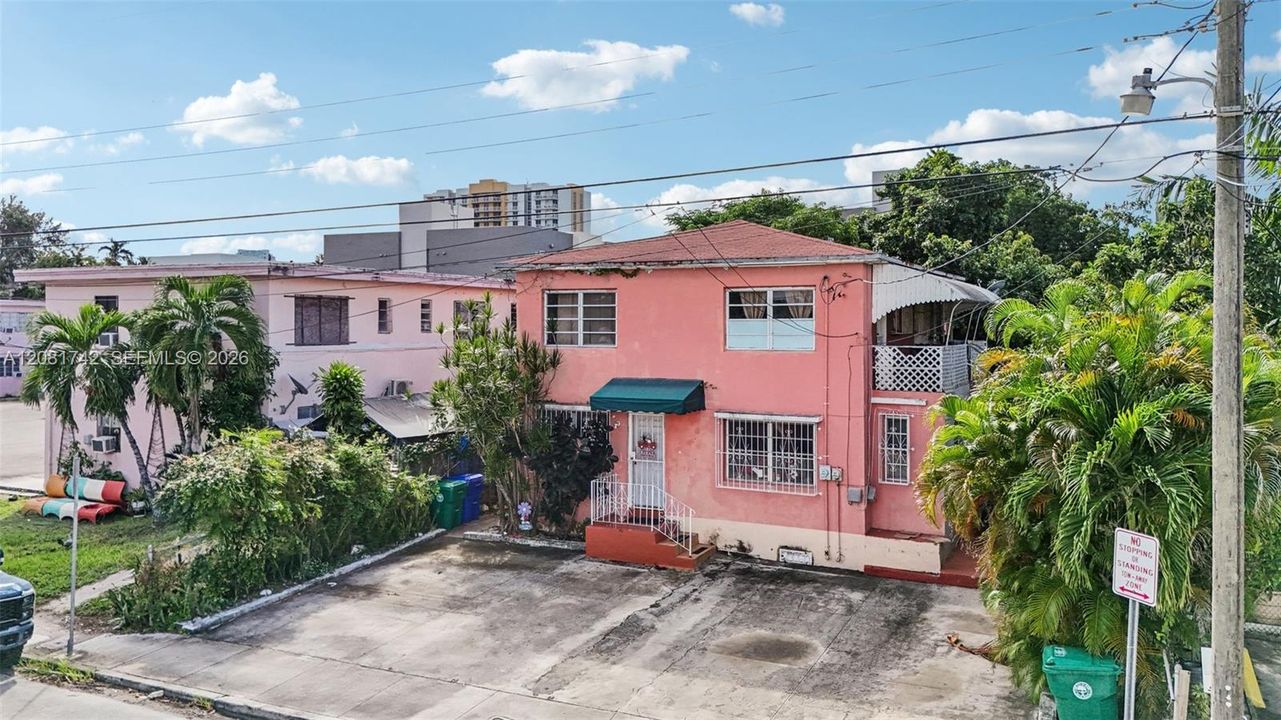 На продажу: $895,000 (0 спален, 0 ванн, 2012 Квадратных фут)