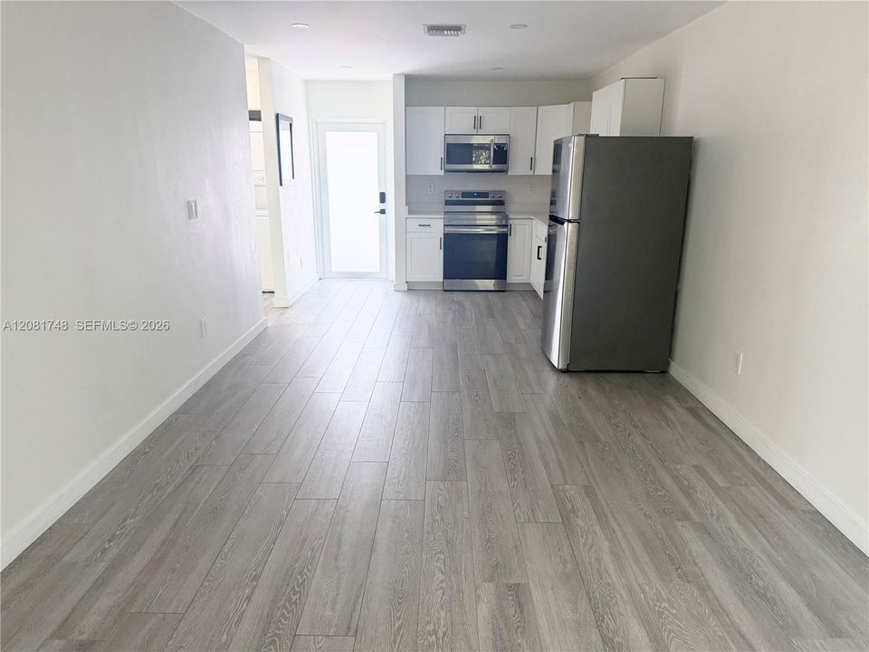 For Rent: $2,800 (1 beds, 1 baths, 685 Square Feet)