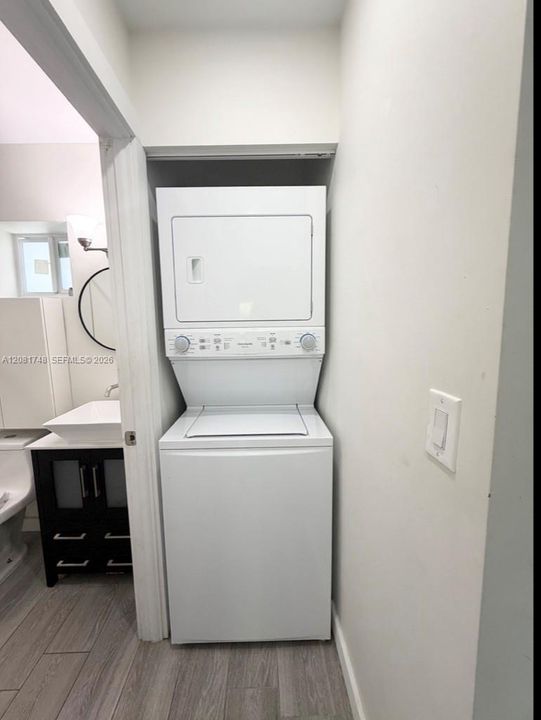 For Rent: $2,800 (1 beds, 1 baths, 685 Square Feet)
