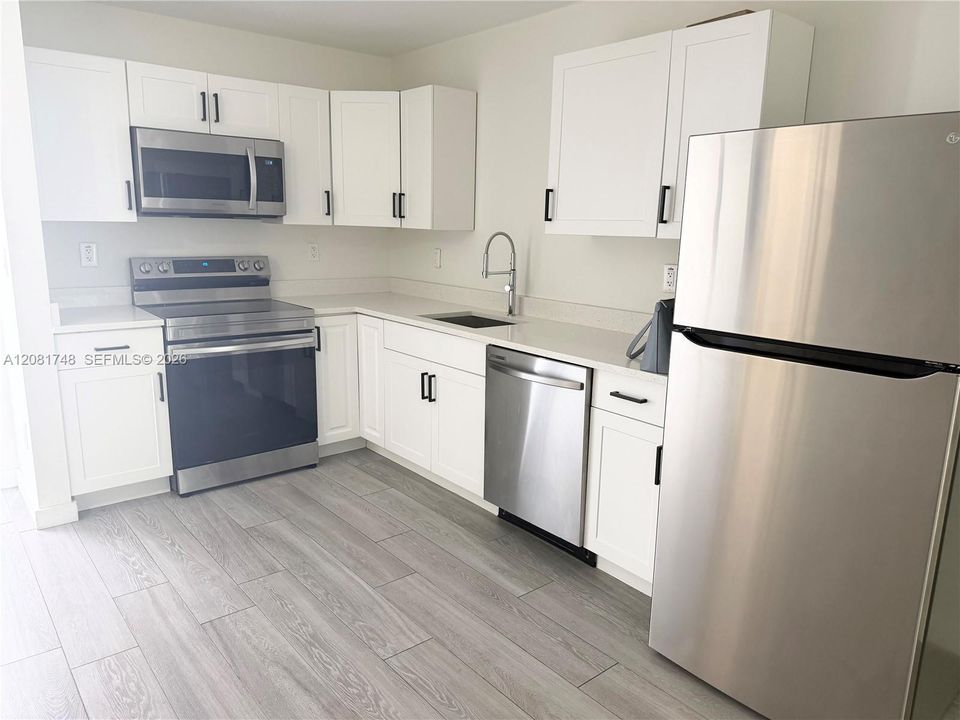For Rent: $2,800 (1 beds, 1 baths, 685 Square Feet)