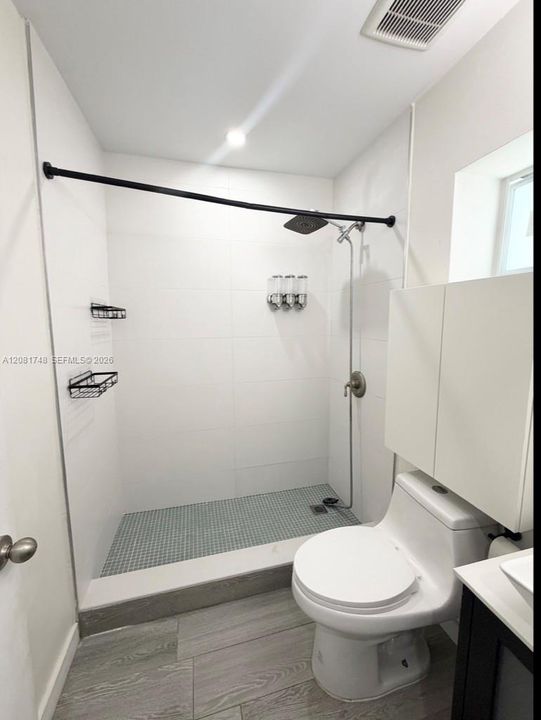 For Rent: $2,800 (1 beds, 1 baths, 685 Square Feet)