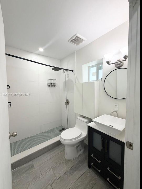 For Rent: $2,800 (1 beds, 1 baths, 685 Square Feet)