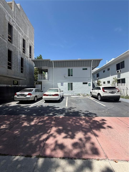 For Rent: $2,800 (1 beds, 1 baths, 685 Square Feet)