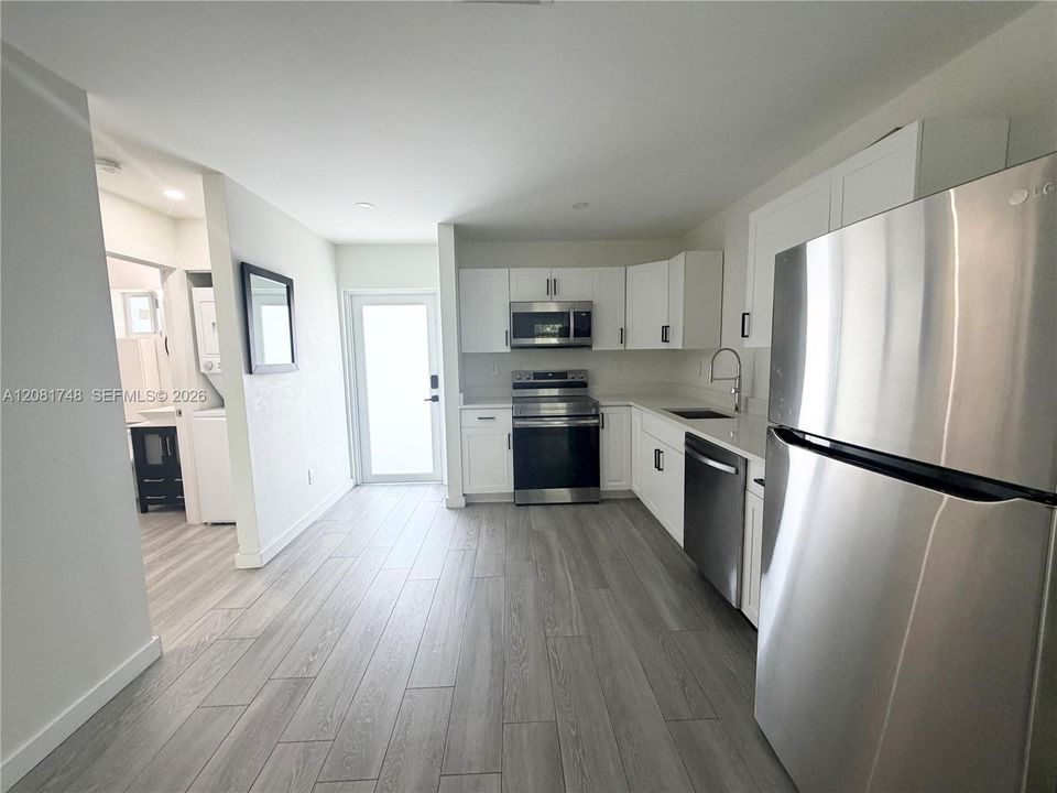 For Rent: $2,800 (1 beds, 1 baths, 685 Square Feet)