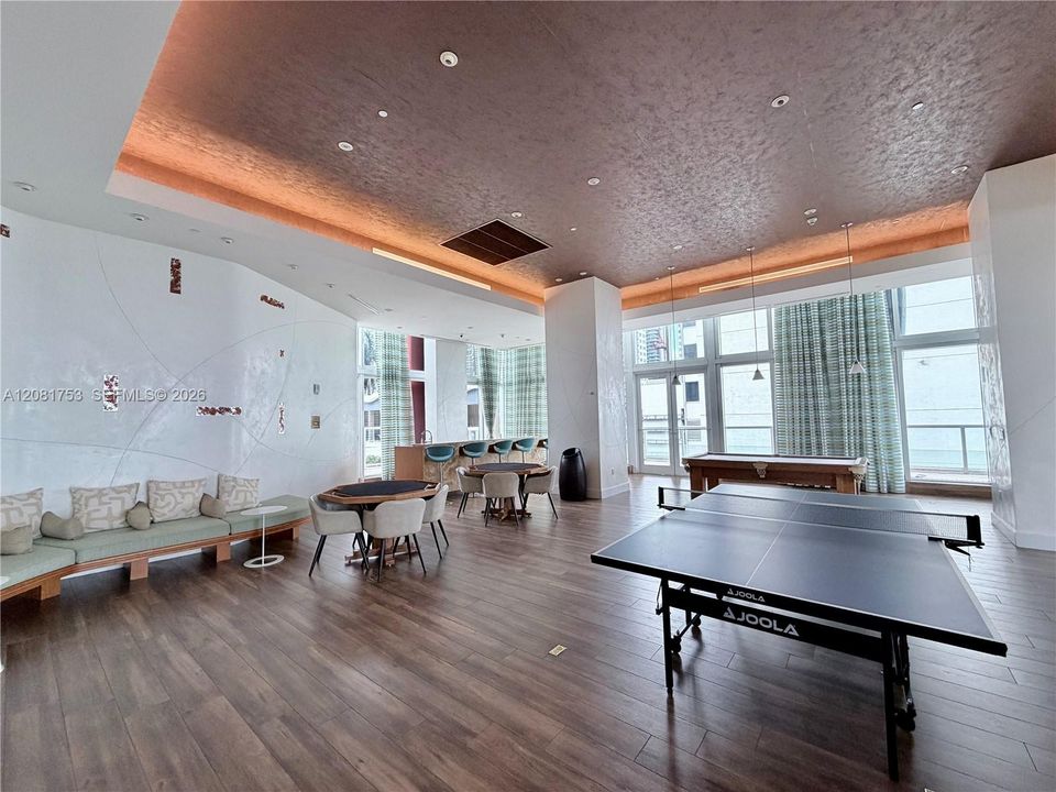 На продажу: $650,000 (2 спален, 2 ванн, 1256 Квадратных фут)